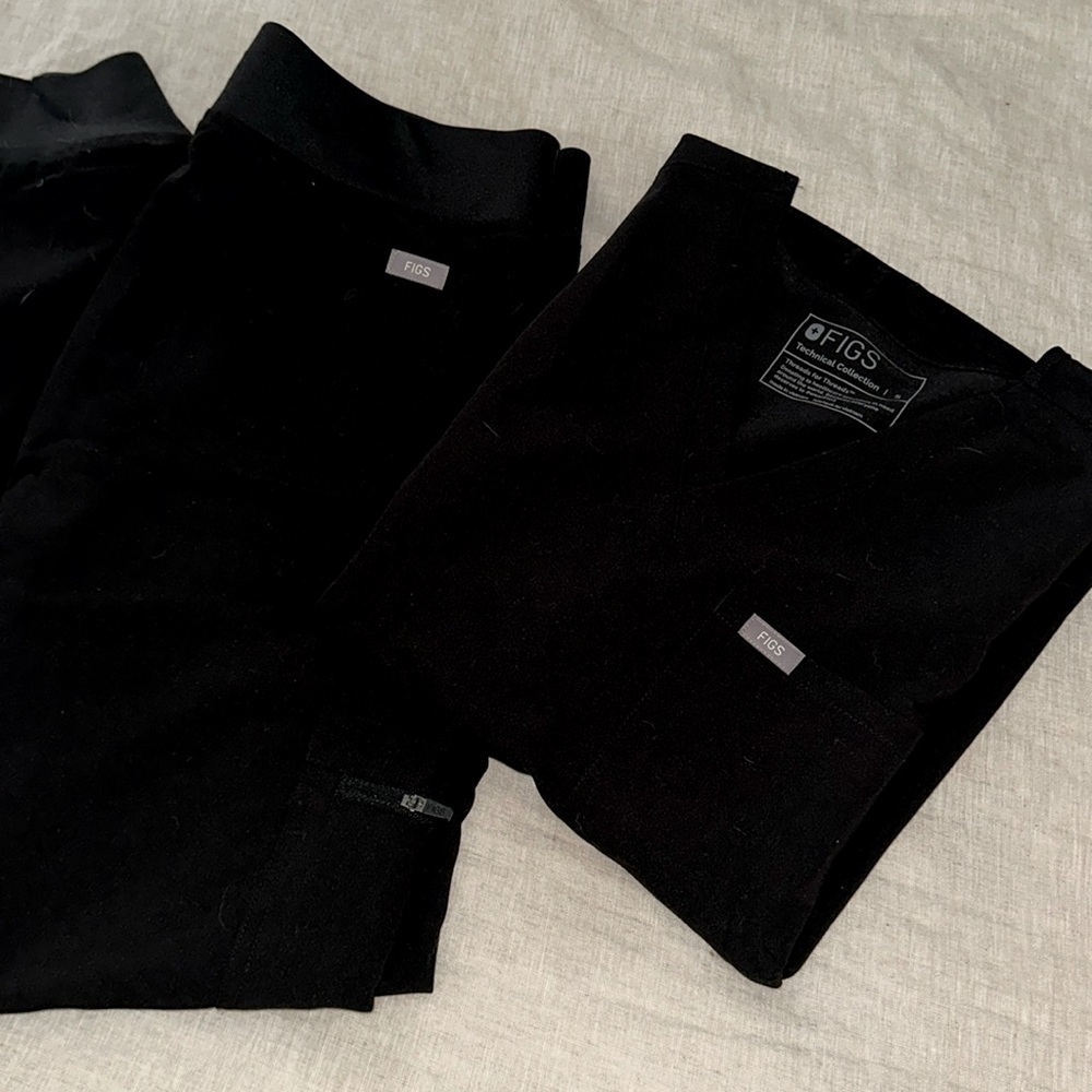 Figs scrubs- jogger set from the technical collection!